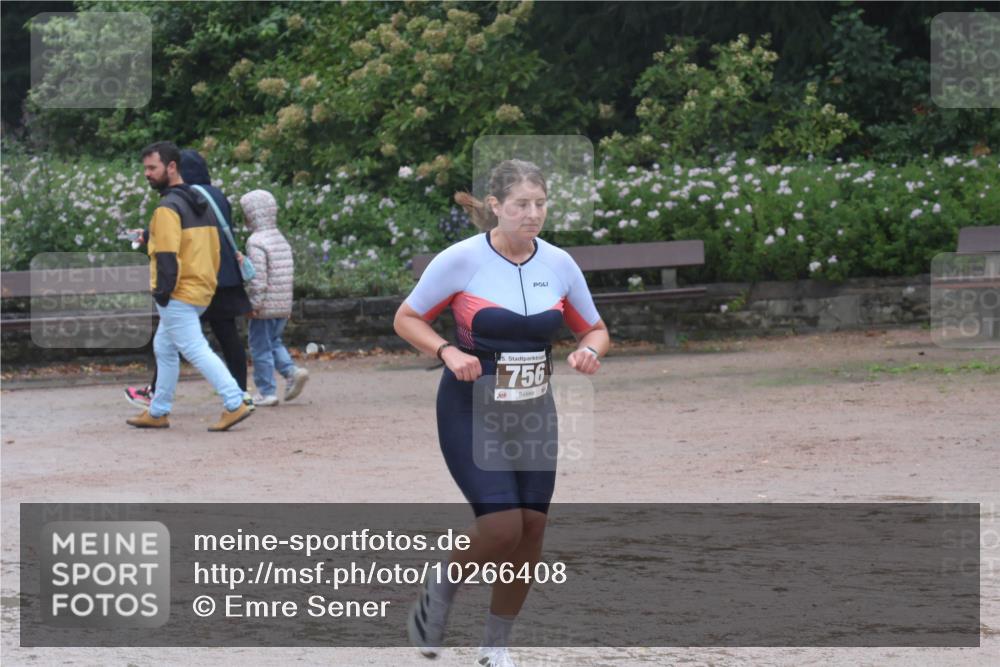 13.09.2026 - Stadtparktriathlon Emre Sener http://msf.ph/oto/10266408 13.09.2026 12:47:04 Laufen 1756, 715, 756, 856, 952 meine-sportfotos.de