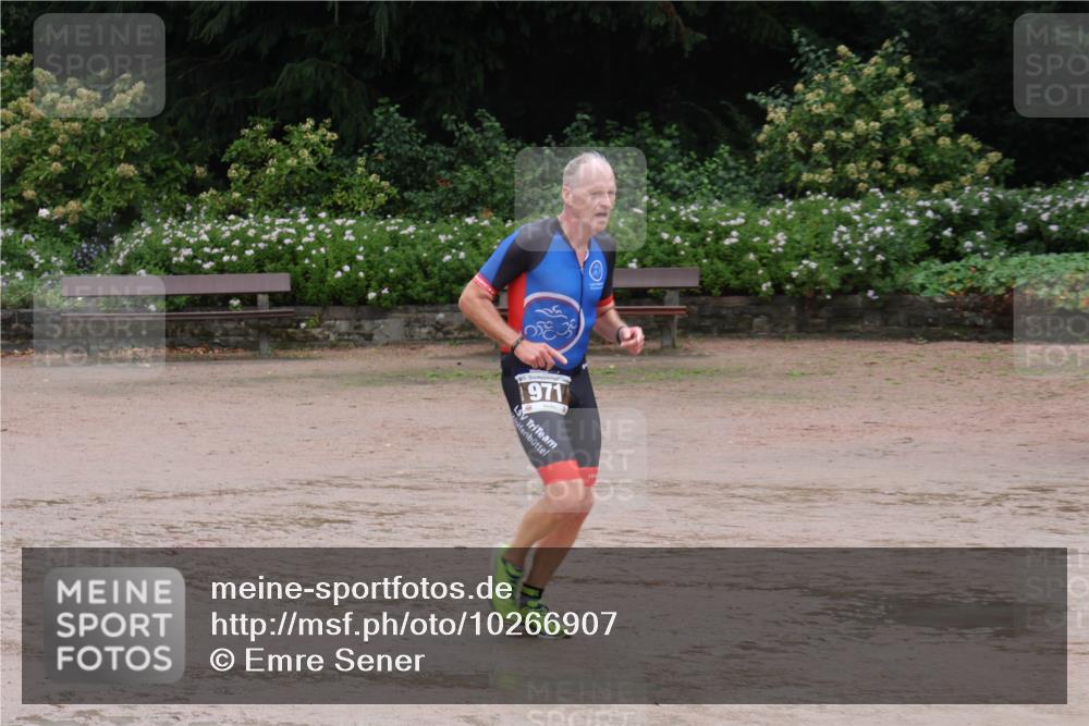 13.09.2026 - Stadtparktriathlon Emre Sener http://msf.ph/oto/10266907 13.09.2026 13:05:43 Laufen 971, 861, 971, 1039, 1064, 1068 meine-sportfotos.de