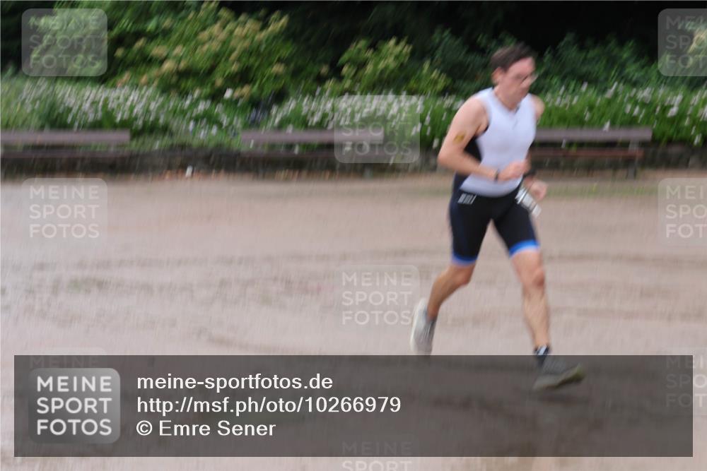 13.09.2026 - Stadtparktriathlon Emre Sener http://msf.ph/oto/10266979 13.09.2026 13:08:17 Laufen 977, 987 meine-sportfotos.de