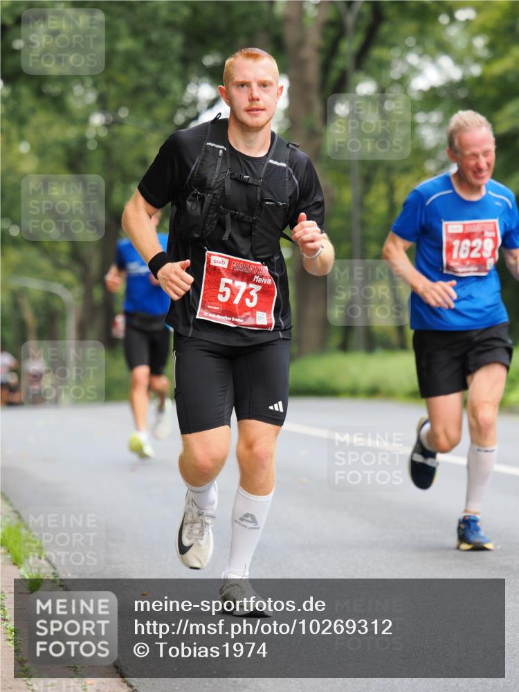 13.09.2026 - 21. swb-Marathon Bremen TobiasT http://msf.ph/oto/10269312 13.09.2026 11:31:57 Laufen 573, 21, 26, 1629 meine-sportfotos.de