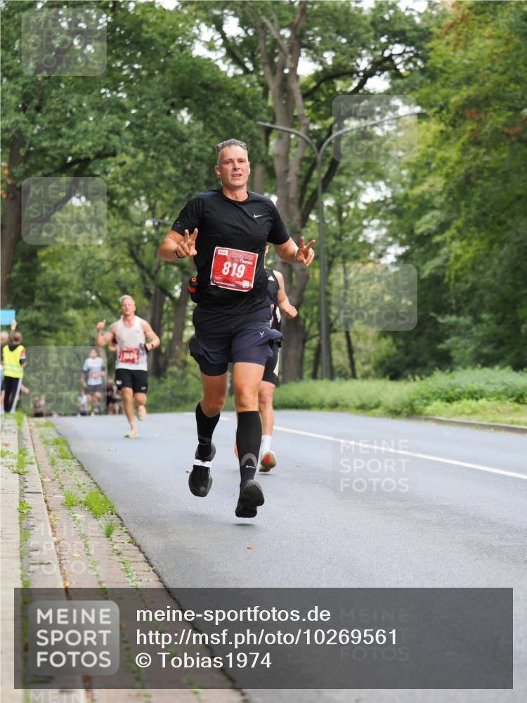 13.09.2026 - 21. swb-Marathon Bremen TobiasT http://msf.ph/oto/10269561 13.09.2026 11:38:57 Laufen 819 meine-sportfotos.de
