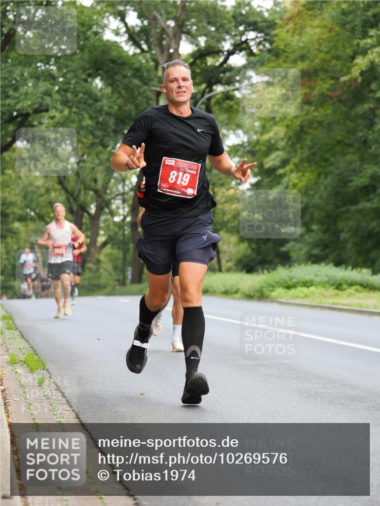 13.09.2026 - 21. swb-Marathon Bremen TobiasT http://msf.ph/oto/10269576 13.09.2026 11:38:58 Laufen 819 meine-sportfotos.de