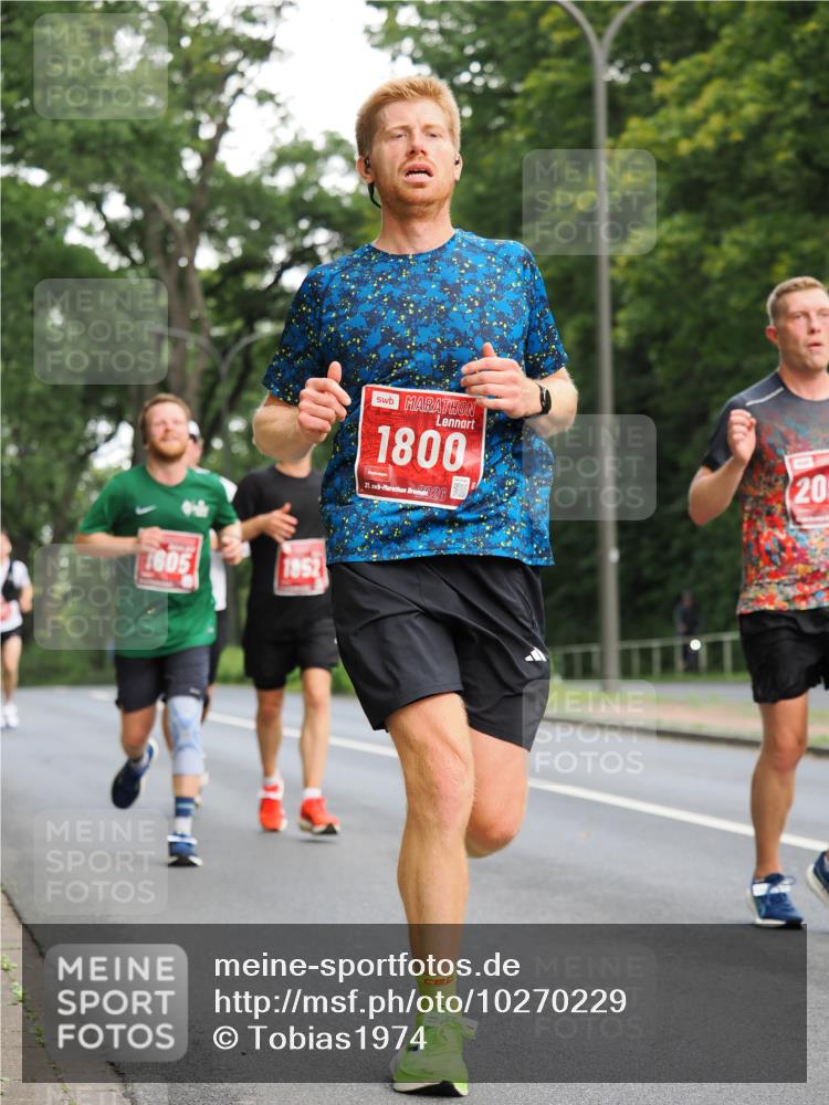 13.09.2026 - 21. swb-Marathon Bremen TobiasT http://msf.ph/oto/10270229 13.09.2026 11:38:05 Laufen 1605, 1952, 1800, 21, 26, 20 meine-sportfotos.de