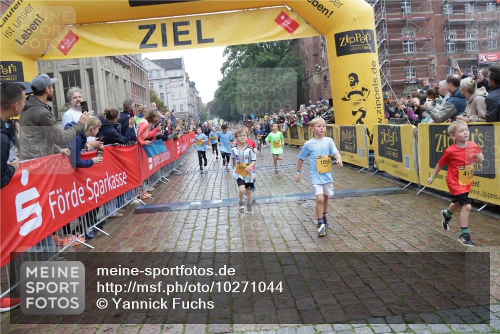 13.09.2026 - Kiel Lauf Yannick Fuchs http://msf.ph/oto/10271044 13.09.2026 08:33:53 Ziel 743, 2477, 3220, 4080, 6351, 8602, 8654, 8840, 9418, 9670, 11008, 11226, 11664, 1711, 6073, 6484, 6698, 7959, 10988, 11404, 657, 1058, 1103, 1295, 1924, 2140, 2769, 2851, 4146, 4796, 4839, 5324, 6453, 7041, 7567, 8179, 8478, 9211, 9945, 10121, 10172, 11365, 11572 meine-sportfotos.de