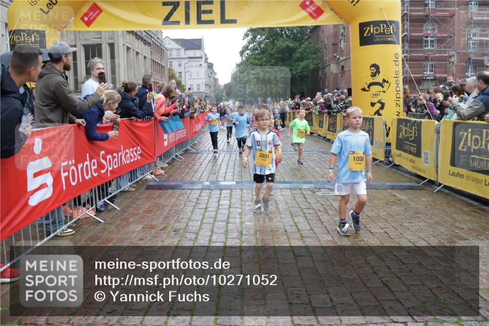 13.09.2026 - Kiel Lauf Yannick Fuchs http://msf.ph/oto/10271052 13.09.2026 08:33:53 Ziel 743, 2477, 3220, 4080, 6351, 8602, 8654, 8840, 9418, 9670, 11008, 11226, 11664, 1711, 6073, 6484, 6698, 7959, 10988, 11404, 657, 1058, 1103, 1295, 1924, 2140, 2769, 2851, 4146, 4796, 4839, 5324, 6453, 7041, 7567, 8179, 8478, 9211, 9945, 10121, 10172, 11365, 11572 meine-sportfotos.de