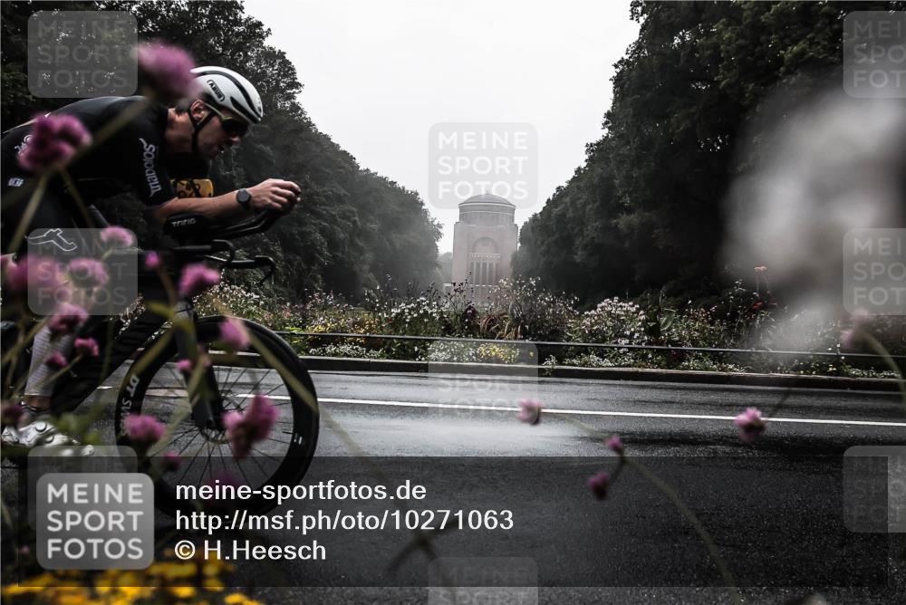 13.09.2026 - Stadtparktriathlon H.Heesch http://msf.ph/oto/10271063 13.09.2026 08:49:07 Radfahren 20, 24, 64 meine-sportfotos.de