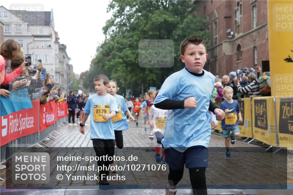 13.09.2026 - Kiel Lauf Yannick Fuchs http://msf.ph/oto/10271076 13.09.2026 08:33:55 Ziel 743, 2477, 4080, 6351, 8602, 8654, 8840, 9418, 9670, 11008, 11226, 11664, 1711, 3220, 6073, 6484, 6698, 7959, 10988, 11404, 657, 1058, 1103, 1295, 1924, 2140, 2769, 2851, 4146, 4796, 4839, 5324, 6453, 7041, 7135, 7567, 8179, 8478, 9211, 9945, 10121, 10172, 10713, 11365, 11572, 12236 meine-sportfotos.de