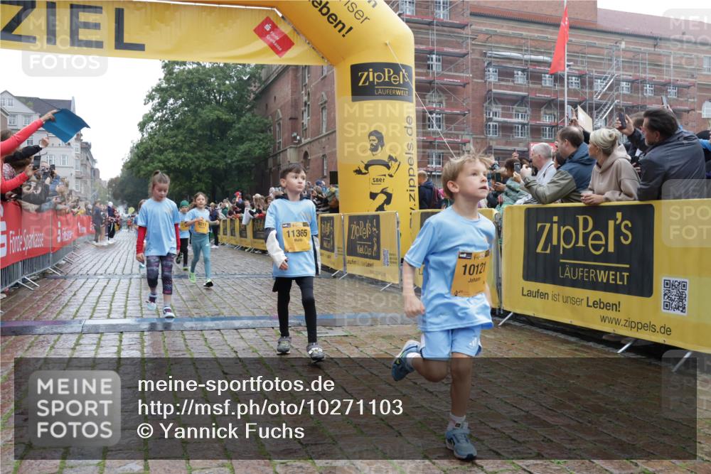 13.09.2026 - Kiel Lauf Yannick Fuchs http://msf.ph/oto/10271103 13.09.2026 08:34:00 Ziel 1058, 1295, 1924, 2477, 2851, 4080, 4146, 4839, 6351, 7041, 9418, 9670, 10172, 11008, 11226, 11664, 743, 1711, 3220, 6073, 6484, 6698, 7959, 8602, 8654, 8840, 9670, 10988, 11226, 11404, 657, 720, 1103, 2140, 2769, 4016, 4417, 4796, 5099, 5324, 6453, 7135, 7567, 8179, 8333, 8478, 9211, 9945, 10121, 10713, 10815, 11365, 11572, 12236, 12525, 10988 meine-sportfotos.de