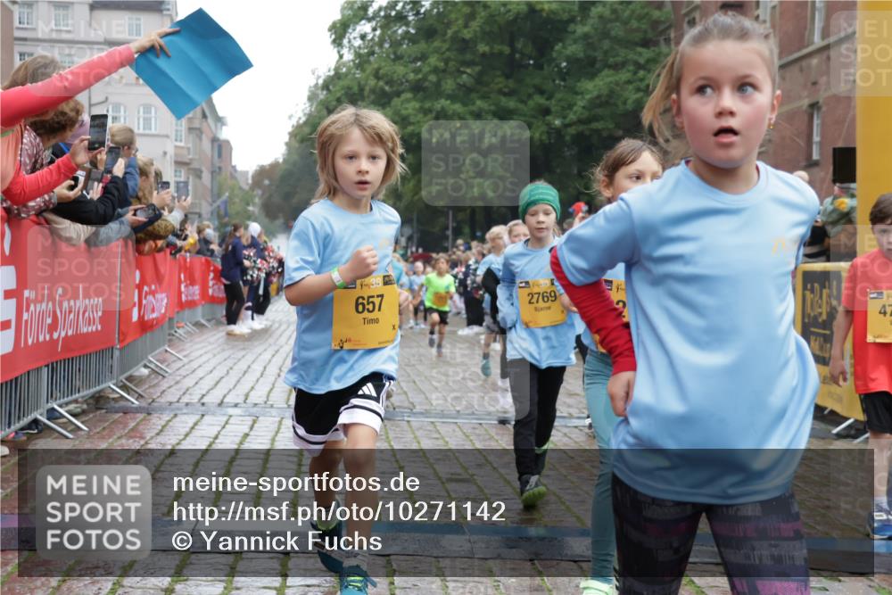 13.09.2026 - Kiel Lauf Yannick Fuchs http://msf.ph/oto/10271142 13.09.2026 08:34:02 Ziel 1058, 1295, 1924, 2140, 2477, 2851, 4146, 4839, 5324, 6351, 6453, 7041, 7567, 8179, 8478, 9418, 10172, 11008, 11664, 743, 1711, 3220, 4080, 6073, 6484, 6698, 7959, 8602, 8654, 8840, 9418, 9670, 11226, 11404, 657, 720, 1103, 2740, 2769, 4016, 4417, 4796, 5099, 7135, 8226, 8333, 9211, 9945, 10121, 10446, 10713, 10815, 11365, 11572, 12100, 12236, 12525, 6073, 6484, 10988 meine-sportfotos.de