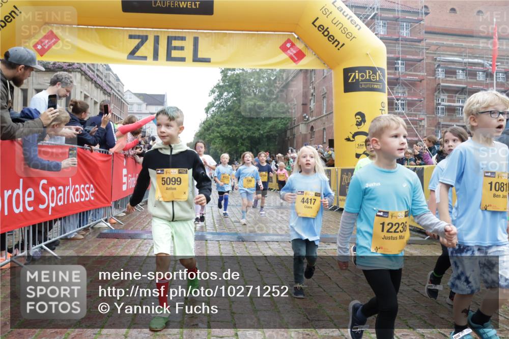 13.09.2026 - Kiel Lauf Yannick Fuchs http://msf.ph/oto/10271252 13.09.2026 08:34:09 Ziel 657, 1058, 1103, 1295, 1924, 2140, 2769, 2851, 4146, 4796, 4839, 5324, 6453, 7041, 7567, 8179, 8478, 9211, 9945, 10121, 10172, 11365, 11572, 743, 1711, 2477, 3220, 4080, 6351, 8602, 8654, 8840, 9418, 9670, 11008, 11226, 11404, 11664, 126, 138, 720, 2740, 3023, 3118, 3277, 4016, 4417, 4584, 5099, 7042, 7135, 8226, 8333, 8930, 9047, 10158, 10446, 10713, 10815, 12100, 12236, 12525, 6073, 6484, 6698, 7959 meine-sportfotos.de