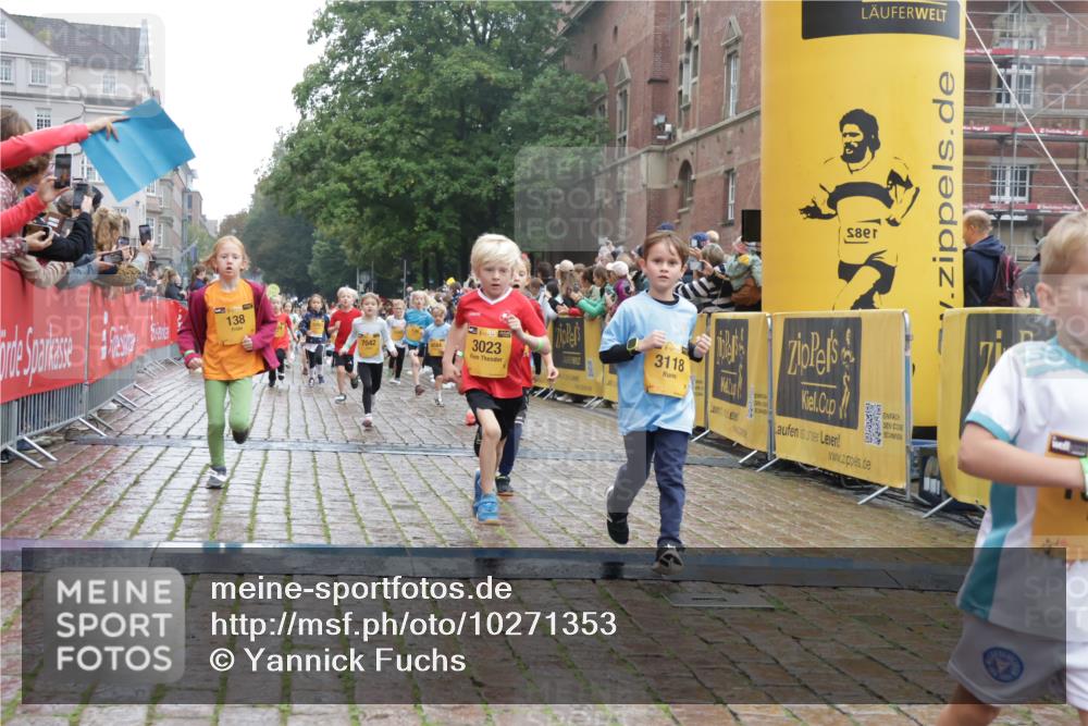 13.09.2026 - Kiel Lauf Yannick Fuchs http://msf.ph/oto/10271353 13.09.2026 08:34:14 Ziel 657, 1103, 1924, 2140, 2769, 4417, 4796, 4839, 5099, 5324, 6453, 7135, 7567, 8179, 8478, 9211, 9945, 10121, 10713, 10815, 11365, 11572, 12236, 12525, 743, 1058, 1295, 1711, 2477, 2851, 3220, 4080, 4146, 4839, 6351, 7041, 8602, 8654, 8840, 9418, 9670, 10172, 11008, 11226, 11404, 11664, 126, 138, 720, 1623, 1624, 2612, 2740, 3023, 3118, 3277, 3380, 4016, 4584, 6111, 7042, 8226, 8333, 8930, 9047, 10158, 10446, 12100, 6698, 7959 meine-sportfotos.de
