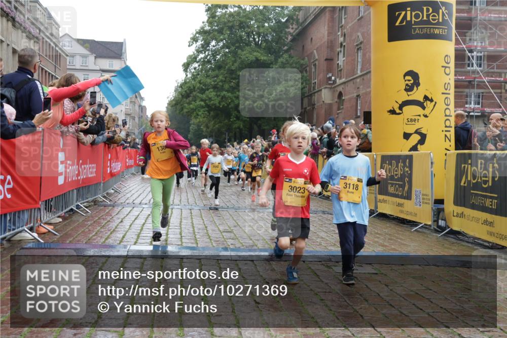 13.09.2026 - Kiel Lauf Yannick Fuchs http://msf.ph/oto/10271369 13.09.2026 08:34:14 Ziel 657, 1103, 1924, 2140, 2769, 4417, 4796, 4839, 5099, 5324, 6453, 7135, 7567, 8179, 8478, 9211, 9945, 10121, 10713, 10815, 11365, 11572, 12236, 12525, 743, 1058, 1295, 1711, 2477, 2851, 3220, 4080, 4146, 4839, 6351, 7041, 8602, 8654, 8840, 9418, 9670, 10172, 11008, 11226, 11404, 11664, 126, 138, 720, 1623, 1624, 2612, 2740, 3023, 3118, 3277, 3380, 4016, 4584, 6111, 7042, 8226, 8333, 8930, 9047, 10158, 10446, 12100, 6698, 7959 meine-sportfotos.de