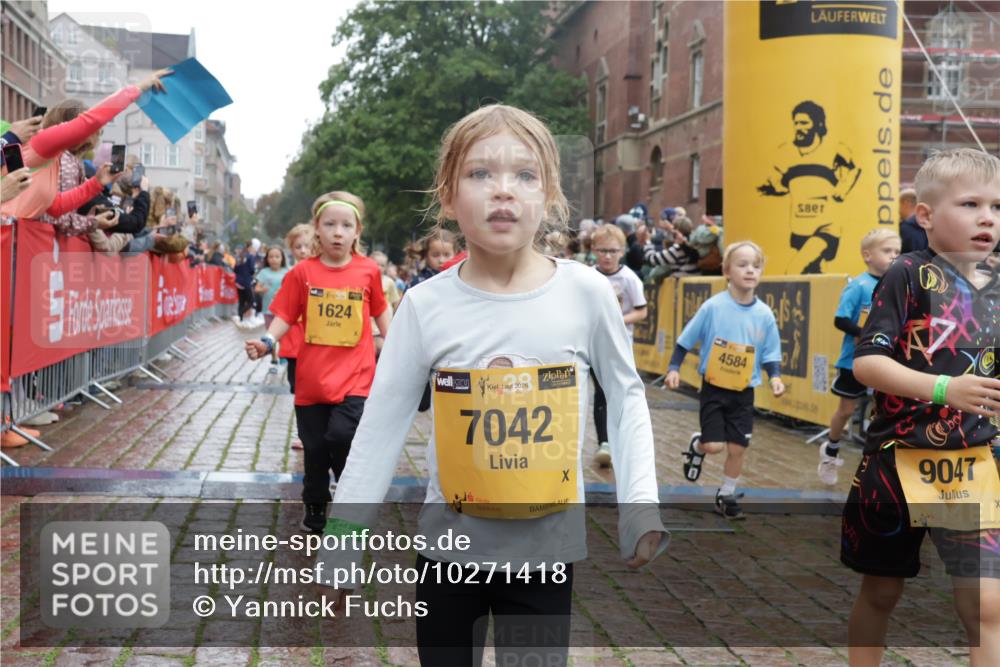 13.09.2026 - Kiel Lauf Yannick Fuchs http://msf.ph/oto/10271418 13.09.2026 08:34:18 Ziel 657, 720, 1103, 2740, 2769, 4016, 4417, 4796, 5099, 7135, 8226, 8333, 9211, 9945, 10121, 10158, 10446, 10713, 10815, 11365, 11572, 12100, 12236, 12525, 743, 1058, 1295, 1924, 2140, 2477, 2851, 3220, 4080, 4146, 4839, 5324, 6351, 6453, 7041, 7567, 8179, 8478, 8602, 8654, 8840, 9418, 9670, 10172, 11008, 11226, 11664, 126, 138, 831, 1623, 1624, 2108, 2612, 3023, 3058, 3118, 3277, 3380, 3953, 4584, 5897, 6111, 7042, 8930, 9047 meine-sportfotos.de