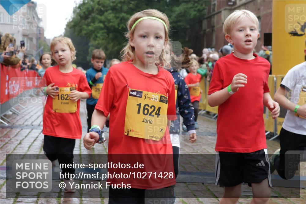 13.09.2026 - Kiel Lauf Yannick Fuchs http://msf.ph/oto/10271428 13.09.2026 08:34:19 Ziel 657, 720, 1103, 2740, 2769, 3118, 4016, 4417, 4796, 5099, 7135, 8226, 8333, 9211, 9945, 10121, 10158, 10446, 10713, 10815, 11365, 11572, 12100, 12236, 12525, 743, 1058, 1103, 1295, 1924, 2140, 2477, 2851, 3220, 4080, 4146, 4839, 5324, 6351, 6453, 7041, 7567, 8179, 8478, 8602, 8654, 8840, 9418, 9670, 10172, 11008, 11226, 11365, 11572, 11664, 126, 138, 831, 1623, 1624, 2108, 2612, 3023, 3058, 3277, 3380, 3953, 4584, 5897, 6111, 7042, 8930, 9047 meine-sportfotos.de