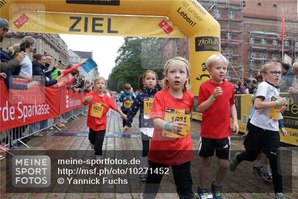 13.09.2026 - Kiel Lauf Yannick Fuchs http://msf.ph/oto/10271452 13.09.2026 08:34:20 Ziel 657, 720, 2740, 2769, 3023, 3118, 4016, 4417, 4796, 5099, 7135, 8226, 8333, 9211, 9945, 10121, 10158, 10446, 10713, 10815, 12100, 12236, 12525, 743, 1058, 1103, 1295, 1924, 2140, 2477, 2851, 4080, 4146, 4839, 5324, 6351, 6453, 7041, 7567, 8179, 8478, 8602, 8654, 8840, 9418, 9670, 10121, 10172, 11008, 11226, 11365, 11572, 11664, 126, 138, 831, 1623, 1624, 2108, 2276, 2612, 2622, 3058, 3277, 3380, 3953, 4584, 5897, 6111, 7042, 8930, 9047 meine-sportfotos.de
