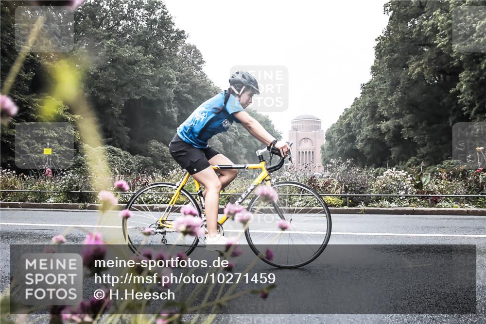 13.09.2026 - Stadtparktriathlon H.Heesch http://msf.ph/oto/10271459 13.09.2026 10:26:33 Radfahren 330, 351, 444, 447 meine-sportfotos.de