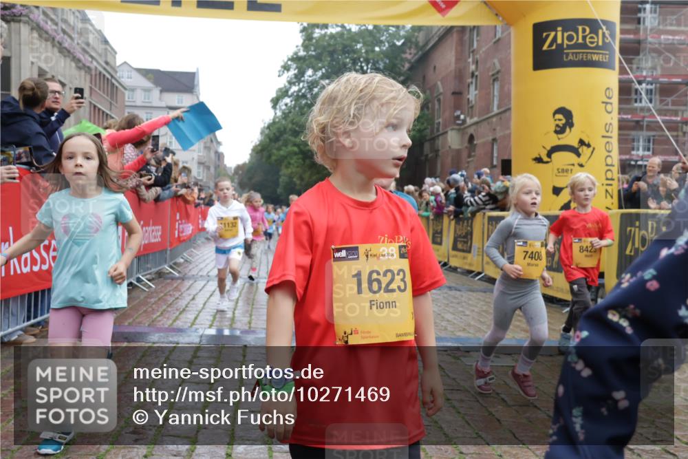 13.09.2026 - Kiel Lauf Yannick Fuchs http://msf.ph/oto/10271469 13.09.2026 08:34:21 Ziel 138, 657, 720, 2740, 2769, 3023, 3118, 4016, 4417, 4796, 5099, 7135, 8226, 8333, 8930, 9211, 9945, 10158, 10446, 10713, 10815, 12100, 12236, 12525, 743, 1058, 1103, 1295, 1924, 2140, 2477, 2851, 4080, 4146, 4839, 5324, 6351, 6453, 7041, 7567, 8179, 8478, 8602, 8654, 8840, 9418, 9670, 10121, 10172, 11008, 11226, 11365, 11572, 11664, 126, 831, 1623, 1624, 2108, 2276, 2612, 2622, 3058, 3277, 3380, 3953, 4584, 5625, 5897, 6111, 6369, 7042, 9047 meine-sportfotos.de