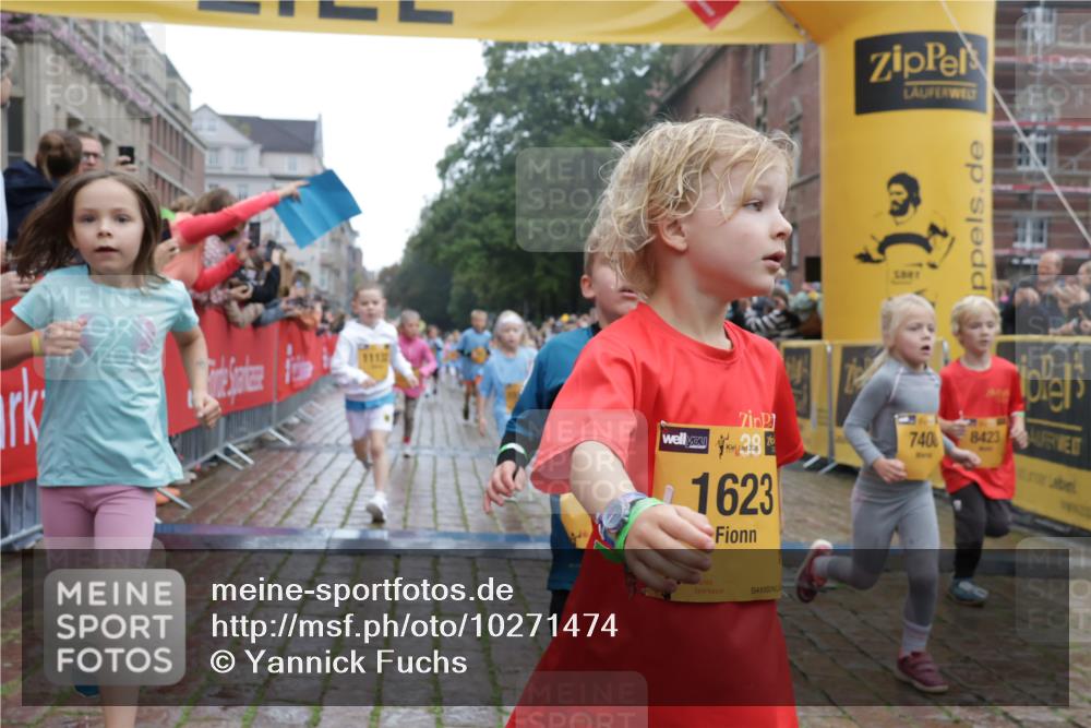 13.09.2026 - Kiel Lauf Yannick Fuchs http://msf.ph/oto/10271474 13.09.2026 08:34:21 Ziel 138, 657, 720, 2740, 2769, 3023, 3118, 4016, 4417, 4796, 5099, 7135, 8226, 8333, 8930, 9211, 9945, 10158, 10446, 10713, 10815, 12100, 12236, 12525, 743, 1058, 1103, 1295, 1924, 2140, 2477, 2851, 4080, 4146, 4839, 5324, 6351, 6453, 7041, 7567, 8179, 8478, 8602, 8654, 8840, 9418, 9670, 10121, 10172, 11008, 11226, 11365, 11572, 11664, 126, 831, 1623, 1624, 2108, 2276, 2612, 2622, 3058, 3277, 3380, 3953, 4584, 5625, 5897, 6111, 6369, 7042, 9047 meine-sportfotos.de