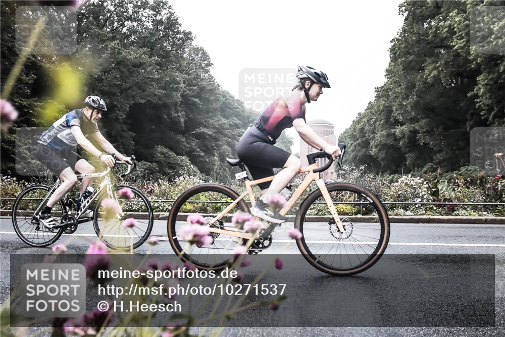 13.09.2026 - Stadtparktriathlon H.Heesch http://msf.ph/oto/10271537 13.09.2026 10:27:10 Radfahren 233, 243, 305, 309, 394, 405, 412, 459 meine-sportfotos.de
