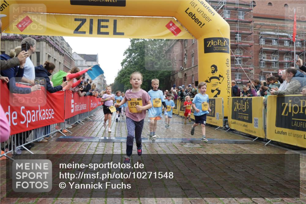 13.09.2026 - Kiel Lauf Yannick Fuchs http://msf.ph/oto/10271548 13.09.2026 08:34:25 Ziel 126, 138, 720, 1623, 2740, 3023, 3118, 3277, 3380, 4016, 4417, 4584, 5099, 6111, 7042, 7135, 8226, 8333, 8930, 9047, 10158, 10381, 10446, 10713, 10815, 10923, 12100, 12236, 12525, 657, 1058, 1103, 1295, 1924, 2140, 2477, 2769, 2851, 4080, 4146, 4796, 4839, 5324, 6351, 6453, 7041, 7135, 7567, 8179, 8478, 9211, 9418, 9670, 9945, 10121, 10172, 10713, 11008, 11226, 11365, 11572, 11664, 831, 1104, 1624, 2108, 2276, 2612, 2622, 2641, 3058, 3953, 5022, 5579, 5625, 5897, 6369 meine-sportfotos.de
