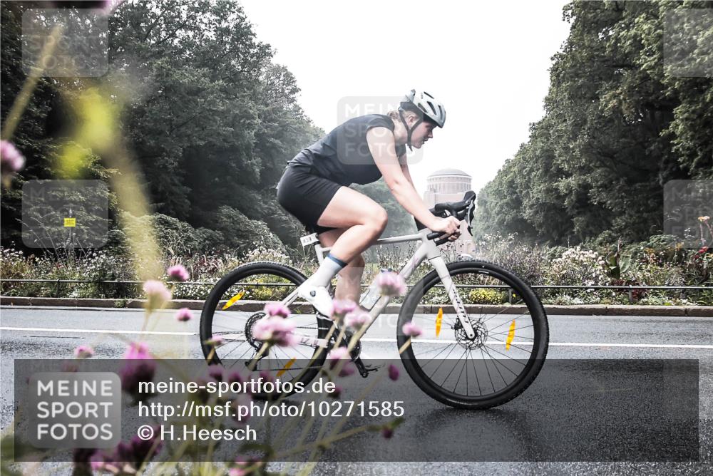 13.09.2026 - Stadtparktriathlon H.Heesch http://msf.ph/oto/10271585 13.09.2026 10:28:15 Radfahren 229, 347, 439 meine-sportfotos.de