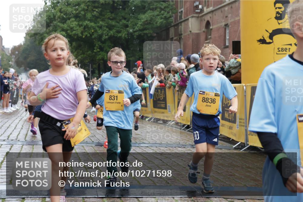 13.09.2026 - Kiel Lauf Yannick Fuchs http://msf.ph/oto/10271598 13.09.2026 08:34:27 Ziel 126, 138, 720, 1623, 1624, 2612, 2740, 3023, 3118, 3277, 3380, 4016, 4417, 4584, 5099, 6111, 7042, 7408, 8226, 8333, 8423, 8930, 8983, 9047, 10158, 10180, 10381, 10446, 10923, 12100, 12525, 657, 1058, 1103, 1295, 1924, 2140, 2477, 2769, 2851, 4146, 4796, 4839, 5324, 6351, 6453, 7041, 7135, 7567, 8179, 8478, 9211, 9418, 9945, 10121, 10172, 10713, 10815, 11008, 11365, 11572, 11664, 831, 1104, 2108, 2276, 2622, 2641, 3058, 3953, 5022, 5579, 5625, 5897, 6369 meine-sportfotos.de