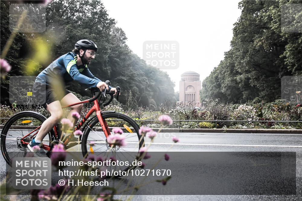 13.09.2026 - Stadtparktriathlon H.Heesch http://msf.ph/oto/10271670 13.09.2026 10:28:49 Radfahren 323, 385 meine-sportfotos.de