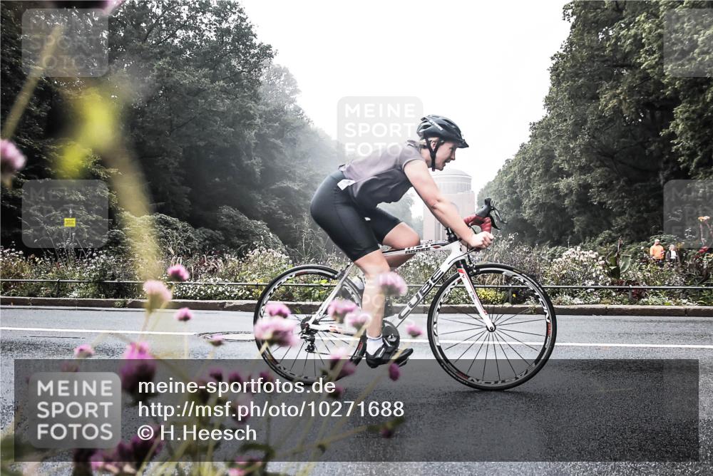 13.09.2026 - Stadtparktriathlon H.Heesch http://msf.ph/oto/10271688 13.09.2026 10:29:04 Radfahren 335, 354, 381, 432, 452 meine-sportfotos.de