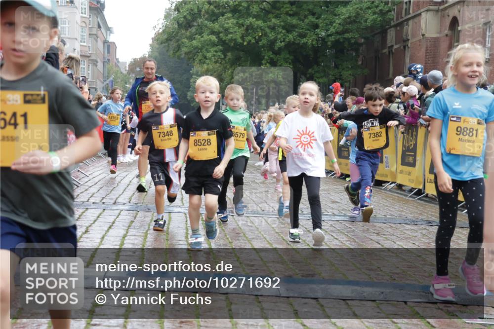13.09.2026 - Kiel Lauf Yannick Fuchs http://msf.ph/oto/10271692 13.09.2026 08:34:33 Ziel 126, 138, 831, 1623, 1624, 2108, 2612, 3023, 3058, 3118, 3277, 3380, 3953, 4584, 5897, 6111, 7042, 7408, 7957, 8423, 8836, 8930, 8983, 9047, 9758, 9765, 10106, 10158, 10180, 10381, 10923, 12516, 657, 720, 1058, 1103, 1295, 1924, 2140, 2740, 2769, 2851, 4016, 4146, 4417, 4796, 4839, 5099, 5324, 6351, 6453, 7041, 7135, 7567, 8179, 8226, 8333, 8478, 9211, 9945, 10121, 10172, 10713, 10815, 11365, 11572, 11664, 12100, 1104, 2276, 2622, 2641, 5022, 5579, 5625, 6369 meine-sportfotos.de