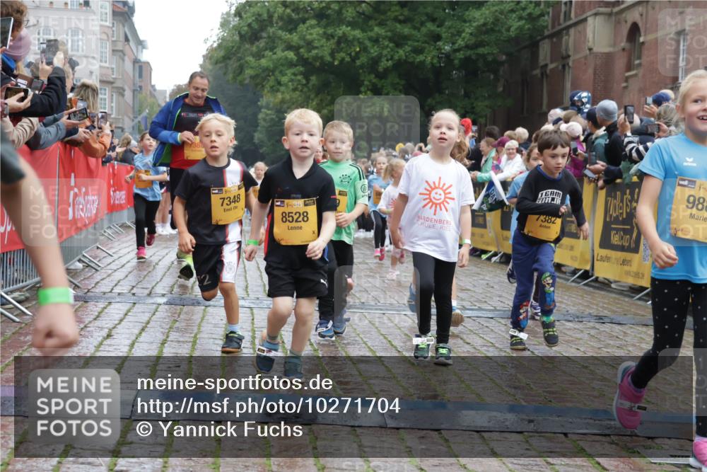 13.09.2026 - Kiel Lauf Yannick Fuchs http://msf.ph/oto/10271704 13.09.2026 08:34:33 Ziel 126, 138, 831, 1623, 1624, 2108, 2612, 3023, 3058, 3118, 3277, 3380, 3953, 4584, 5897, 6111, 7042, 7408, 7957, 8423, 8836, 8930, 8983, 9047, 9758, 9765, 10106, 10158, 10180, 10381, 10923, 12516, 657, 720, 1058, 1103, 1295, 1924, 2140, 2740, 2769, 2851, 4016, 4146, 4417, 4796, 4839, 5099, 5324, 6351, 6453, 7041, 7135, 7567, 8179, 8226, 8333, 8478, 9211, 9945, 10121, 10172, 10713, 10815, 11365, 11572, 11664, 12100, 1104, 2276, 2622, 2641, 5022, 5579, 5625, 6369 meine-sportfotos.de