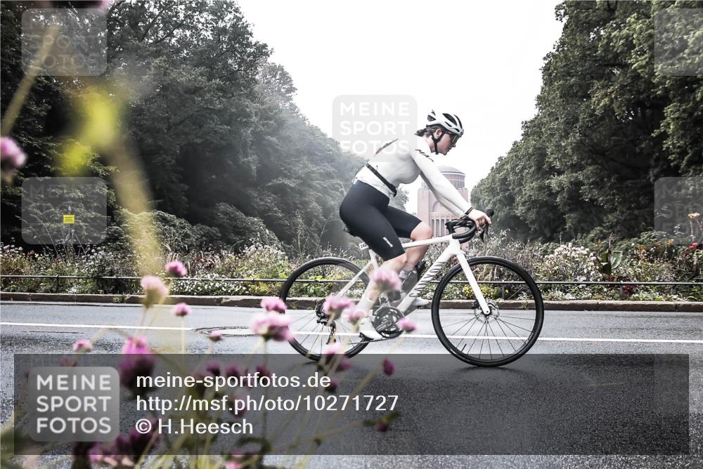 13.09.2026 - Stadtparktriathlon H.Heesch http://msf.ph/oto/10271727 13.09.2026 10:29:27 Radfahren 242, 283, 380, 398, 450 meine-sportfotos.de