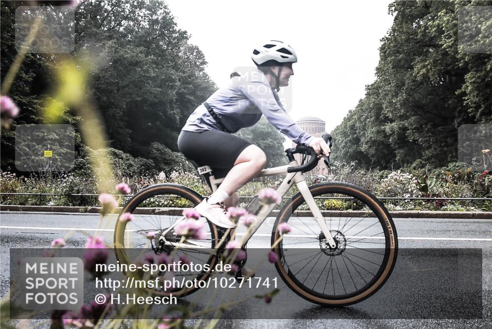 13.09.2026 - Stadtparktriathlon H.Heesch http://msf.ph/oto/10271741 13.09.2026 10:29:41 Radfahren 265, 308, 358, 392 meine-sportfotos.de