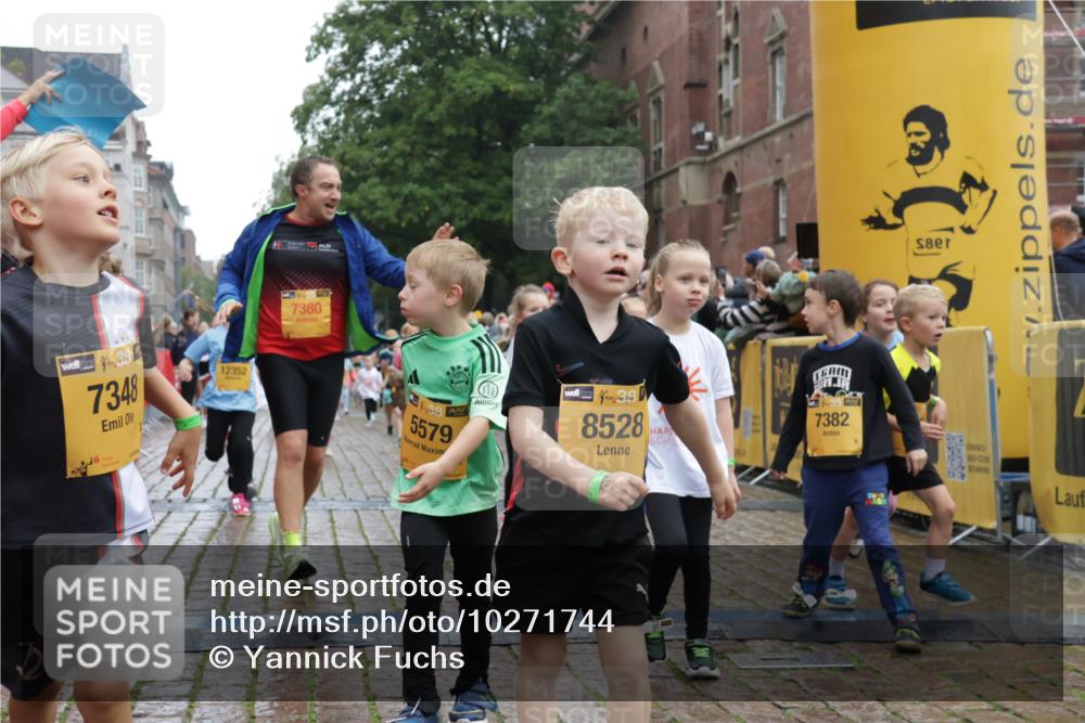13.09.2026 - Kiel Lauf Yannick Fuchs http://msf.ph/oto/10271744 13.09.2026 08:34:35 Ziel 126, 138, 831, 1623, 1624, 2108, 2276, 2612, 2622, 3023, 3058, 3277, 3380, 3953, 4584, 5897, 6111, 7042, 7408, 7957, 8423, 8836, 8930, 8983, 9047, 9167, 9758, 9765, 10106, 10180, 10381, 10923, 11457, 12516, 657, 720, 1058, 1103, 1295, 1924, 2140, 2740, 2769, 2851, 3023, 3118, 4016, 4146, 4417, 4796, 4839, 5099, 5324, 6453, 7041, 7135, 7567, 8179, 8226, 8333, 8478, 9211, 9945, 10121, 10172, 10713, 10815, 11365, 11572, 12100, 1104, 2641, 5022, 5579, 5625, 6369 meine-sportfotos.de