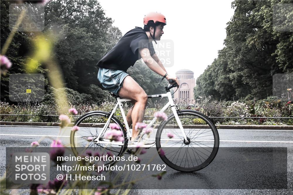 13.09.2026 - Stadtparktriathlon H.Heesch http://msf.ph/oto/10271762 13.09.2026 10:29:54 Radfahren 237, 298, 410, 462 meine-sportfotos.de