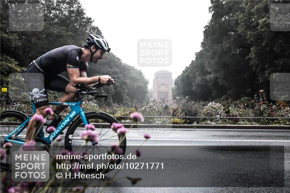 13.09.2026 - Stadtparktriathlon H.Heesch http://msf.ph/oto/10271771 13.09.2026 09:04:10 Radfahren 62, 98, 103 meine-sportfotos.de