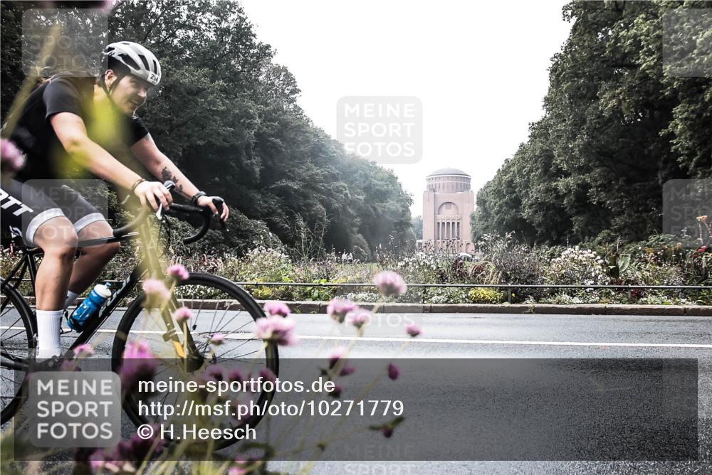 13.09.2026 - Stadtparktriathlon H.Heesch http://msf.ph/oto/10271779 13.09.2026 10:30:15 Radfahren 294, 299 meine-sportfotos.de