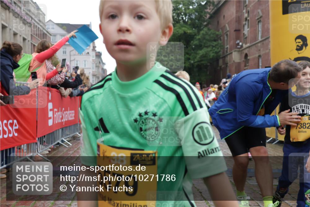 13.09.2026 - Kiel Lauf Yannick Fuchs http://msf.ph/oto/10271786 13.09.2026 08:34:37 Ziel 126, 831, 1623, 1624, 2108, 2276, 2612, 2622, 3058, 3277, 3380, 3953, 4584, 5022, 5625, 5897, 6111, 6369, 7042, 7408, 7957, 8423, 8836, 8983, 9047, 9167, 9758, 9765, 10023, 10106, 10180, 10381, 10923, 11457, 12516, 12549, 138, 657, 720, 1058, 1103, 1924, 2140, 2740, 2769, 2851, 3023, 3118, 3277, 4016, 4146, 4417, 4796, 4839, 5099, 5324, 6453, 7042, 7135, 7567, 8179, 8226, 8333, 8478, 8930, 9047, 9211, 9945, 10121, 10713, 10815, 11365, 11572, 12100, 1104, 2641, 5579 meine-sportfotos.de