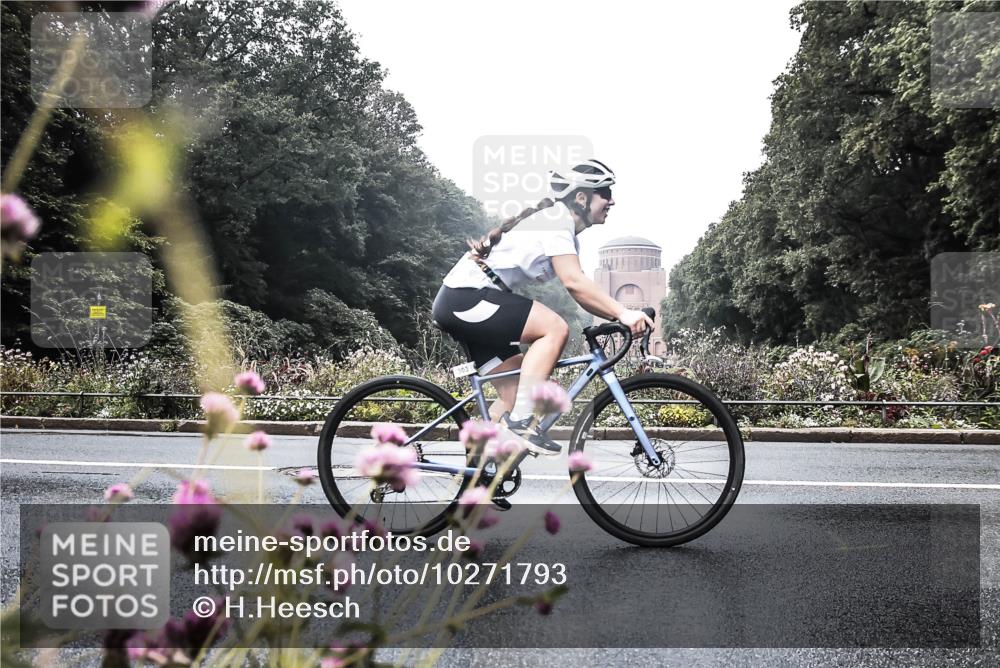 13.09.2026 - Stadtparktriathlon H.Heesch http://msf.ph/oto/10271793 13.09.2026 10:30:21 Radfahren 268, 276, 303, 464 meine-sportfotos.de