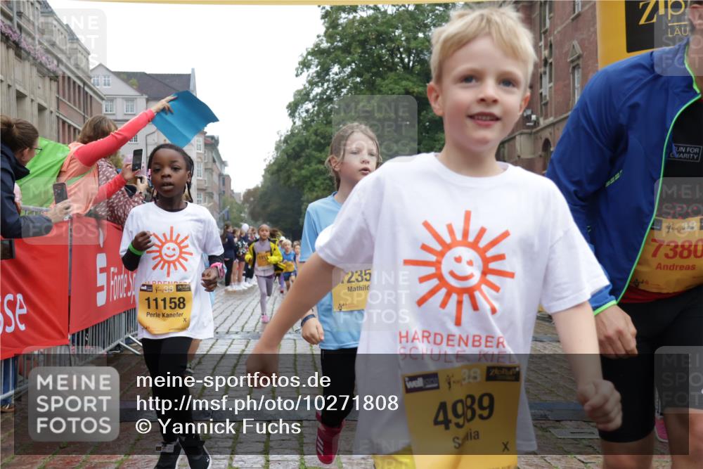 13.09.2026 - Kiel Lauf Yannick Fuchs http://msf.ph/oto/10271808 13.09.2026 08:34:38 Ziel 126, 831, 1623, 1624, 2108, 2276, 2612, 2622, 2641, 3058, 3380, 3953, 4584, 5022, 5625, 5897, 6111, 6369, 7408, 7957, 8423, 8836, 8983, 9167, 9179, 9758, 9765, 9881, 10023, 10106, 10180, 10381, 10923, 11457, 12516, 12549, 138, 657, 720, 1103, 1924, 2140, 2740, 2769, 2851, 3023, 3118, 3277, 4016, 4146, 4417, 4796, 4839, 5099, 5324, 6453, 7042, 7135, 7567, 8179, 8226, 8333, 8478, 8930, 9047, 9211, 9945, 10121, 10713, 10815, 11365, 11572, 12100, 1104, 5579 meine-sportfotos.de