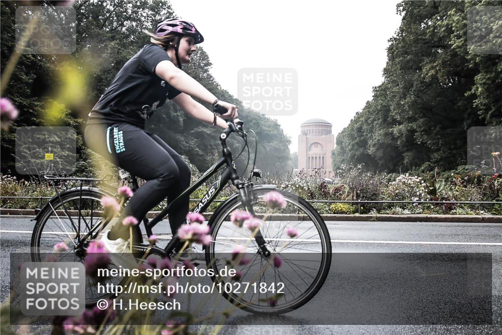 13.09.2026 - Stadtparktriathlon H.Heesch http://msf.ph/oto/10271842 13.09.2026 10:30:58 Radfahren 307, 357, 422, 428, 457 meine-sportfotos.de