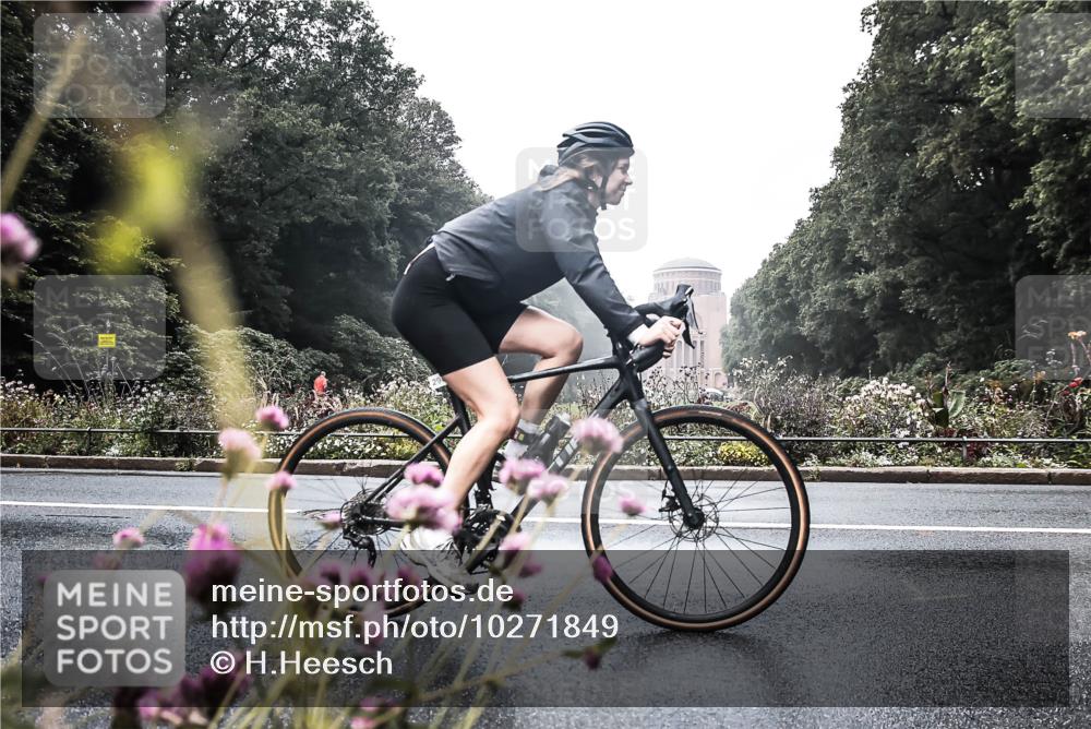 13.09.2026 - Stadtparktriathlon H.Heesch http://msf.ph/oto/10271849 13.09.2026 10:31:14 Radfahren 252, 296, 326 meine-sportfotos.de