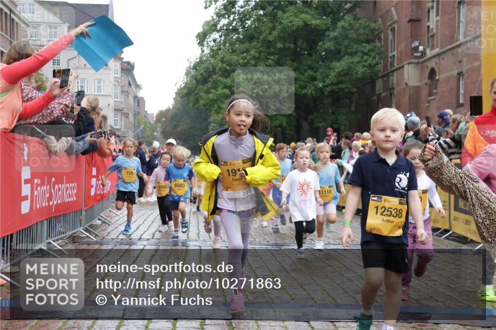 13.09.2026 - Kiel Lauf Yannick Fuchs http://msf.ph/oto/10271863 13.09.2026 08:34:41 Ziel 831, 1104, 1624, 2108, 2276, 2612, 2622, 2641, 3058, 3953, 5022, 5579, 5625, 5897, 5922, 6369, 7348, 7382, 7408, 7957, 8423, 8528, 8836, 8983, 9167, 9179, 9758, 9765, 9881, 10023, 10106, 10180, 11150, 11457, 12516, 12549, 126, 138, 657, 720, 1103, 1623, 1624, 2140, 2612, 2740, 2769, 3023, 3118, 3277, 3380, 4016, 4417, 4584, 4796, 5099, 5324, 6111, 6453, 7042, 7135, 7408, 7567, 8179, 8226, 8333, 8478, 8930, 9047, 9211, 9945, 10121, 10713, 10815, 11365, 11572, 12100, 1103 meine-sportfotos.de