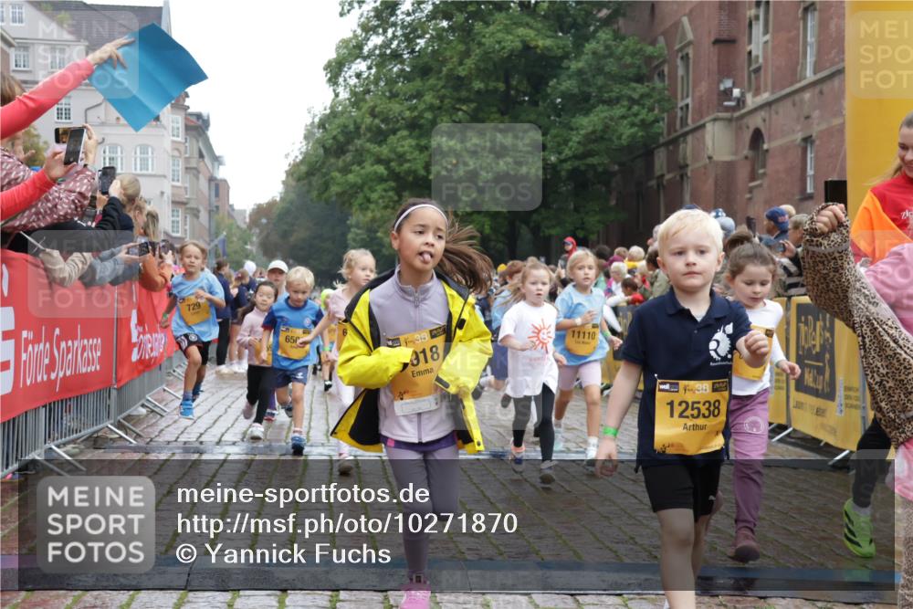13.09.2026 - Kiel Lauf Yannick Fuchs http://msf.ph/oto/10271870 13.09.2026 08:34:42 Ziel 831, 1104, 1105, 2108, 2276, 2622, 2641, 3058, 3953, 5022, 5579, 5625, 5897, 5922, 6335, 6369, 7348, 7382, 7957, 8423, 8528, 8836, 8983, 9167, 9179, 9758, 9765, 9881, 10023, 10106, 10180, 11150, 11457, 12516, 12549, 126, 138, 657, 720, 1103, 1623, 1624, 2140, 2612, 2740, 2769, 3023, 3118, 3277, 3380, 4016, 4417, 4584, 4796, 5099, 5324, 6111, 6453, 7042, 7135, 7408, 8226, 8333, 8423, 8478, 8930, 8983, 9047, 9211, 9945, 10121, 10713, 10815, 11365, 11572, 12100, 1103, 10121 meine-sportfotos.de