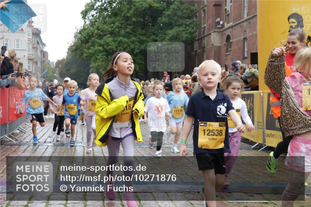 13.09.2026 - Kiel Lauf Yannick Fuchs http://msf.ph/oto/10271876 13.09.2026 08:34:42 Ziel 831, 1104, 1105, 2108, 2276, 2622, 2641, 3058, 3953, 5022, 5579, 5625, 5897, 5922, 6335, 6369, 7348, 7382, 7957, 8423, 8528, 8836, 8983, 9167, 9179, 9758, 9765, 9881, 10023, 10106, 10180, 11150, 11457, 12516, 12549, 126, 138, 657, 720, 1103, 1623, 1624, 2140, 2612, 2740, 2769, 3023, 3118, 3277, 3380, 4016, 4417, 4584, 4796, 5099, 5324, 6111, 6453, 7042, 7135, 7408, 8226, 8333, 8423, 8478, 8930, 8983, 9047, 9211, 9945, 10121, 10713, 10815, 11365, 11572, 12100, 1103, 10121 meine-sportfotos.de
