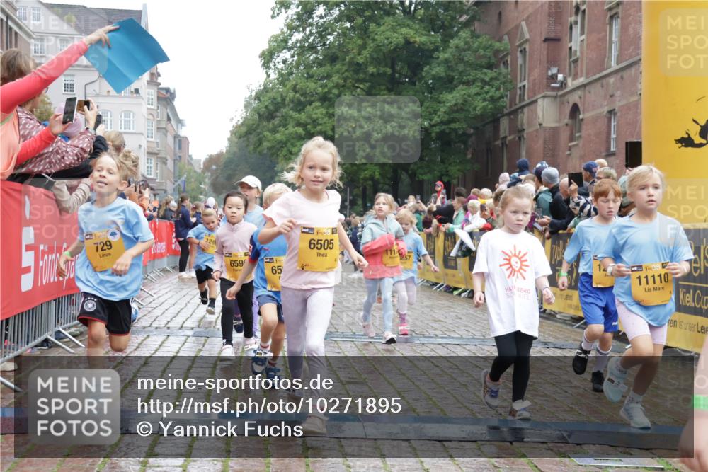 13.09.2026 - Kiel Lauf Yannick Fuchs http://msf.ph/oto/10271895 13.09.2026 08:34:43 Ziel 831, 1104, 1105, 2108, 2276, 2622, 2641, 3058, 3953, 4989, 5022, 5579, 5625, 5897, 5922, 6335, 6369, 7348, 7382, 7957, 8528, 8836, 9167, 9179, 9758, 9765, 9881, 10023, 10106, 11150, 11158, 11457, 12352, 12516, 12549, 126, 138, 657, 720, 1103, 1623, 1624, 2612, 2740, 2769, 3023, 3118, 3277, 3380, 4016, 4417, 4584, 4796, 5099, 6111, 7042, 7135, 7408, 8226, 8333, 8423, 8930, 8983, 9047, 9211, 9945, 10121, 10713, 10815, 11365, 11572, 12100, 1103, 10121 meine-sportfotos.de