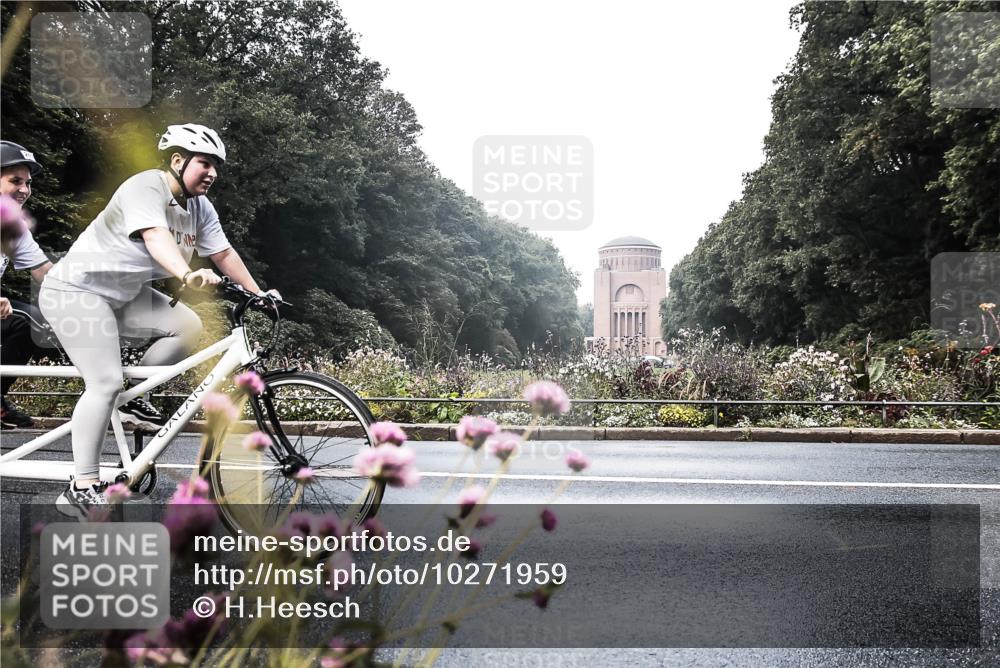 13.09.2026 - Stadtparktriathlon H.Heesch http://msf.ph/oto/10271959 13.09.2026 10:33:01 Radfahren 248, 348 meine-sportfotos.de