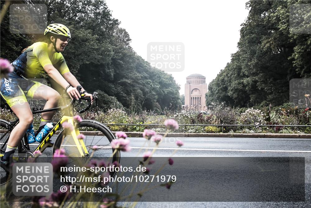 13.09.2026 - Stadtparktriathlon H.Heesch http://msf.ph/oto/10271979 13.09.2026 10:33:17 Radfahren 230, 408, 416 meine-sportfotos.de