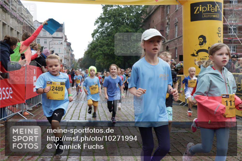 13.09.2026 - Kiel Lauf Yannick Fuchs http://msf.ph/oto/10271994 13.09.2026 08:34:46 Ziel 831, 1104, 1105, 2108, 2276, 2622, 2641, 3058, 3953, 4989, 5022, 5579, 5625, 5897, 5922, 6335, 6369, 7348, 7382, 8339, 8358, 8499, 8528, 8836, 9167, 9179, 9758, 9765, 9881, 10023, 11150, 11158, 11457, 12141, 12352, 12538, 12549, 126, 138, 657, 720, 1623, 1624, 2612, 2740, 2769, 3023, 3058, 3118, 3277, 3380, 4016, 4417, 4584, 4796, 5099, 5897, 6111, 7042, 7135, 7408, 7957, 8226, 8333, 8423, 8930, 8983, 9047, 9211, 9945, 10713, 10815, 12100, 1103, 9211, 10121 meine-sportfotos.de