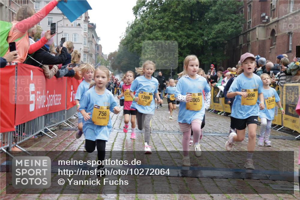 13.09.2026 - Kiel Lauf Yannick Fuchs http://msf.ph/oto/10272064 13.09.2026 08:34:49 Ziel 530, 1104, 1105, 1918, 2276, 2622, 2641, 4989, 5022, 5042, 5579, 5625, 5922, 6335, 6369, 6505, 7348, 7382, 8339, 8358, 8499, 8528, 9167, 9179, 9881, 10023, 11110, 11150, 11158, 11457, 12141, 12352, 12538, 12549, 126, 138, 720, 831, 1623, 1624, 2108, 2612, 2740, 3023, 3058, 3118, 3277, 3380, 3953, 4016, 4417, 4584, 5099, 5897, 6111, 7042, 7135, 7408, 7957, 8226, 8333, 8423, 8836, 8930, 8983, 9047, 10713, 10815, 12100, 1103, 9211, 10121 meine-sportfotos.de