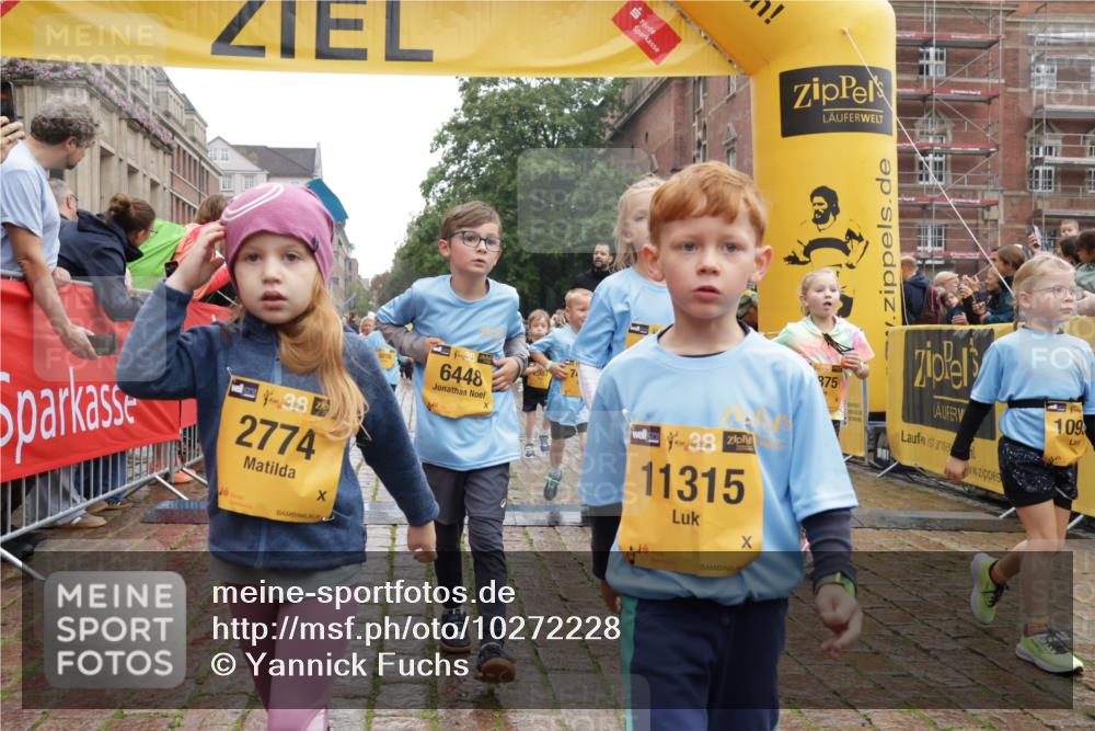 13.09.2026 - Kiel Lauf Yannick Fuchs http://msf.ph/oto/10272228 13.09.2026 08:34:54 Ziel 530, 729, 1010, 1104, 1105, 1918, 2643, 4989, 5042, 5416, 5579, 5922, 6335, 6503, 6505, 6595, 7348, 7382, 8339, 8358, 8499, 8509, 8528, 8971, 9686, 9756, 10857, 11110, 11150, 11158, 11183, 12033, 12141, 12352, 12489, 12538, 126, 138, 720, 831, 1623, 1624, 2108, 2276, 2612, 2622, 2641, 2740, 3023, 3058, 3118, 3277, 3380, 3953, 4016, 4584, 5022, 5625, 5897, 6111, 6369, 7042, 7408, 7957, 8226, 8333, 8423, 8836, 8930, 8983, 9047, 12100, 9211 meine-sportfotos.de